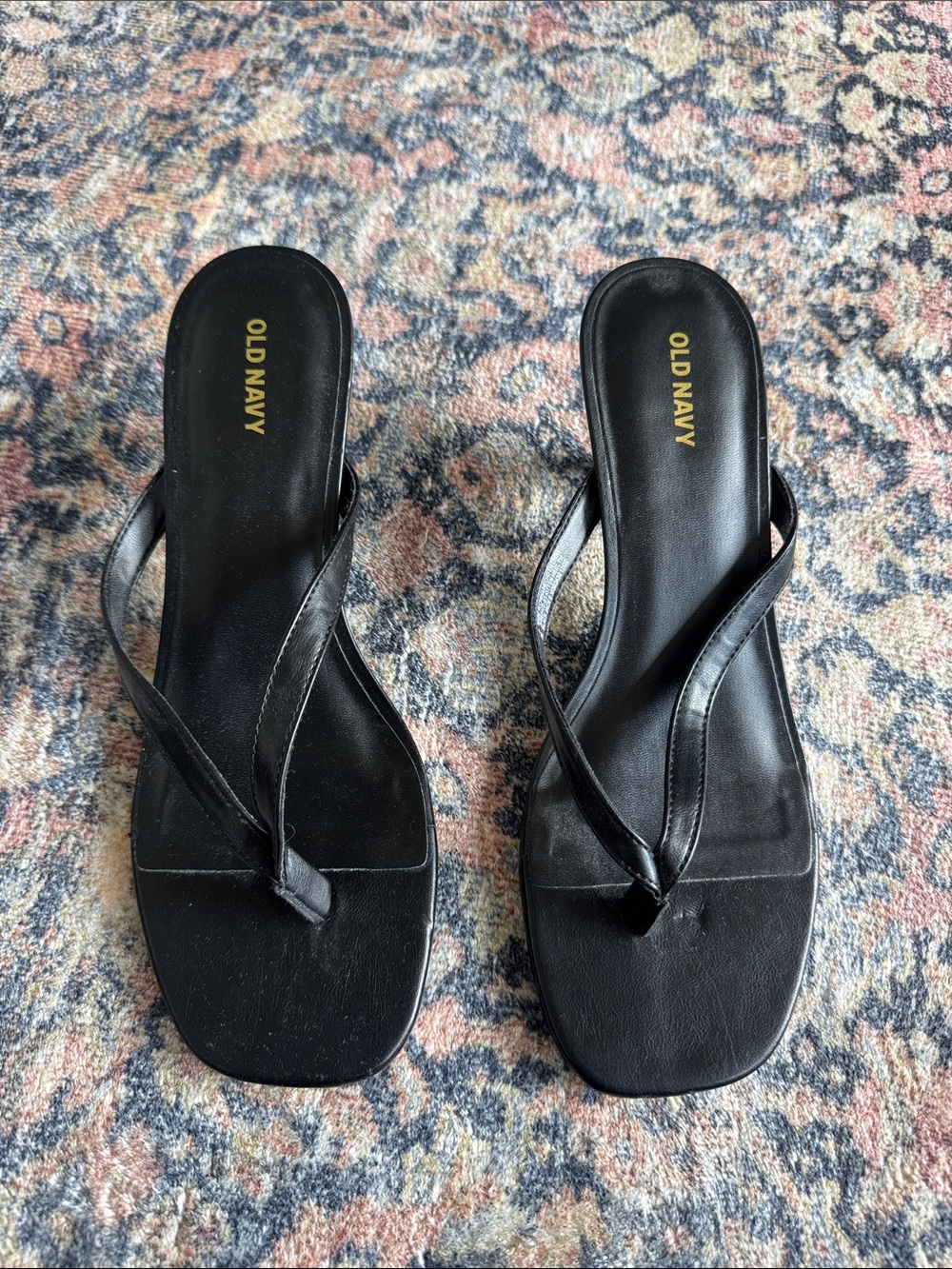 Old Navy Black Leather Square-Toe Thong Kitten Heel Sandals